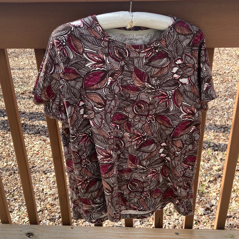 St. John’s Bay cotton leaf pattern T-shirt